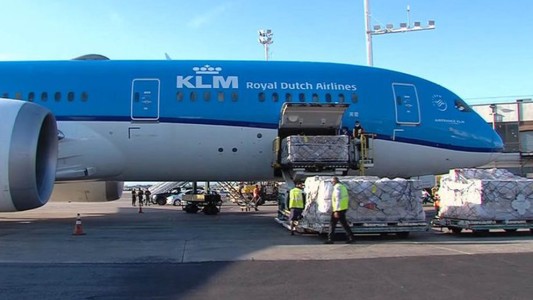 Llegaron 218 mil dosis de la vacuna de Oxford AstraZeneca