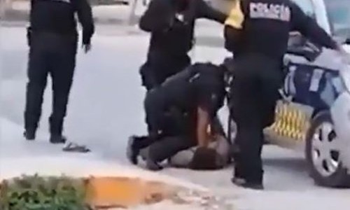 Un policía mexicano asfixió y mató a una inmigrante salvadoreña y desató indignación