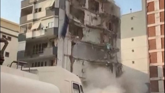 Falla una demolición controlada y cae otro edifico