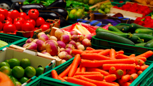 Polémica: usarán radiación en alimentos para que duren más