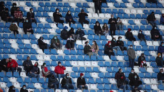 Fútbol en Europa: ponen fin al tope de 30% de público en los estadios