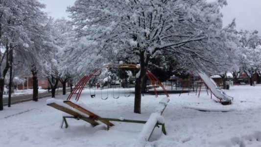 Temporal de nieve en la Patagonia: rutas cortadas, vuelos cancelados y cortes de luz