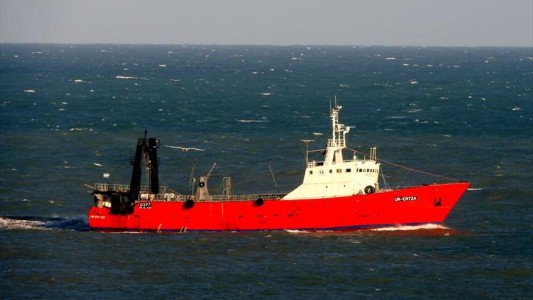 Murió un marinero tras caer al mar desde un pesquero frente a las costas de Mar del Plata