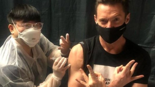 Hugh Jackman se vacunó: "El factor curativo de Wolverine no me protege del Covid"