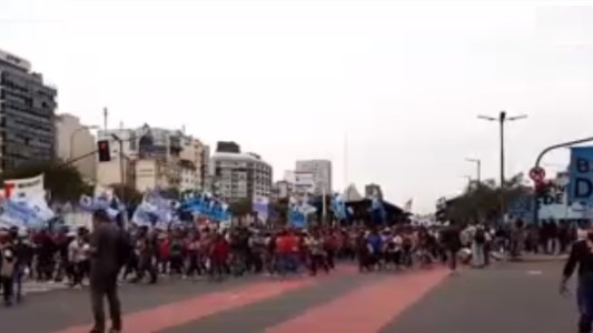 Protesta de movimientos sociales: caos de tránsito en el centro porteño