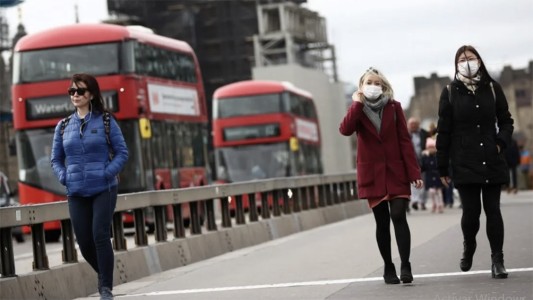 Inglaterra: los contagios bajaron un 60% gracias al confinamiento y las vacunas