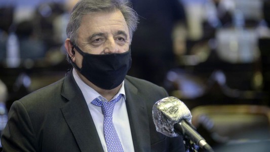 Negri: "No podemos tener un presidente que se enoje y se convierta en barra brava"