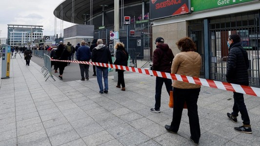 Francia vacunó con al menos una dosis a casi 15% de la población