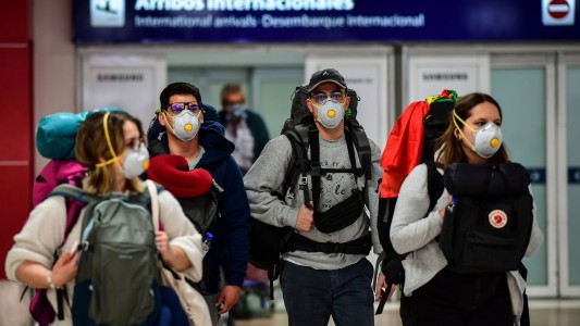 Fronteras cerradas, vuelos suspendidos y nuevas medidas sanitarias para viajeros