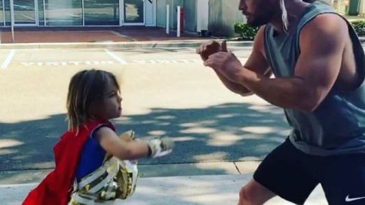 Thor ya tiene heredero: así boxea el hijo del actor Chris Hemsworth