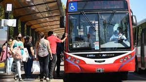 El Gobierno informó que el viernes bajó un 50% el uso del transporte público