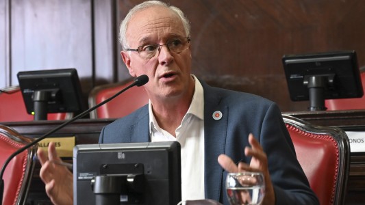 Gollan advirtió por gran cantidad de jóvenes intubados debido al coronavirus