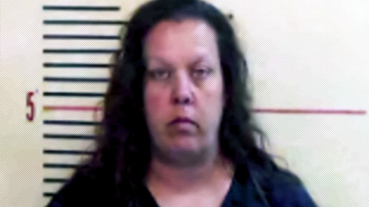 Profesora detenida por mantener una relación con un estudiante adolescente durante 4 años