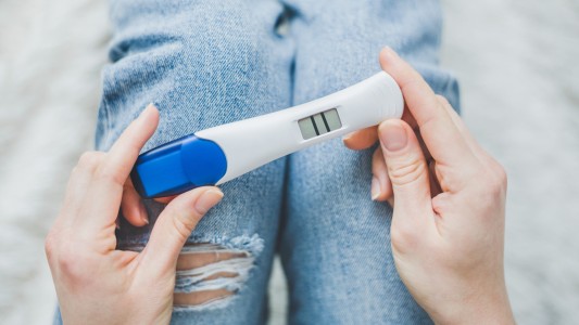 Amparo judicial para que su ex no aborte: "Le propuse que me entregue a mi hijo"