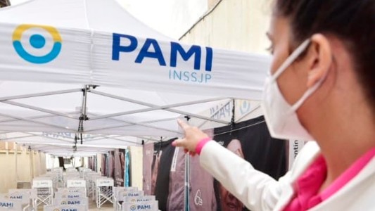 Vacunación: operativos en PAMI y en Salud de la Ciudad, y citación a Volnovich