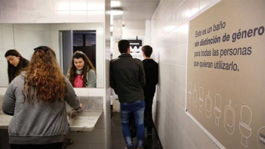 El Inadi celebró la decisión de la UBA de instalar baños mixtos