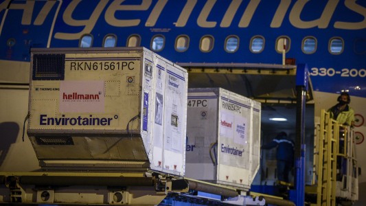 Vacunas Sinopharm: llega desde China nueva partida como parte de un millón de dosis