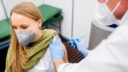 Alemania anunció que planea extender la vacunación contra el coronavirus a todos los mayores de edad en junio