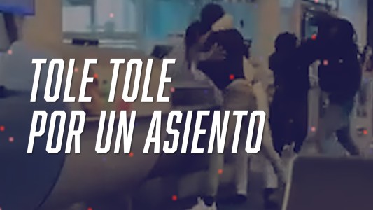 Siete personas se enfrentaron a golpes en el Aeropuerto de Miami #FlashChat