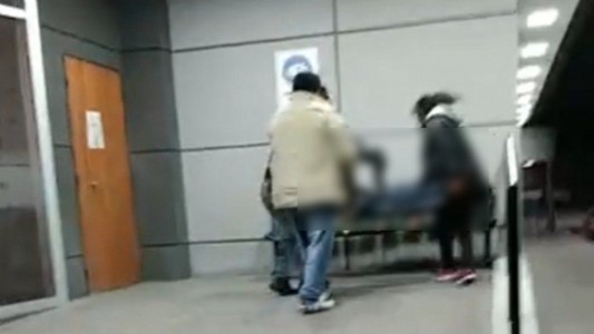 Denuncian que un jubilado de 88 años murió en la puerta de una clínica de Jujuy porque no lo atendieron