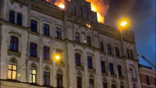 Voraz incendio en un albergue ilegal deja al menos ocho muertos