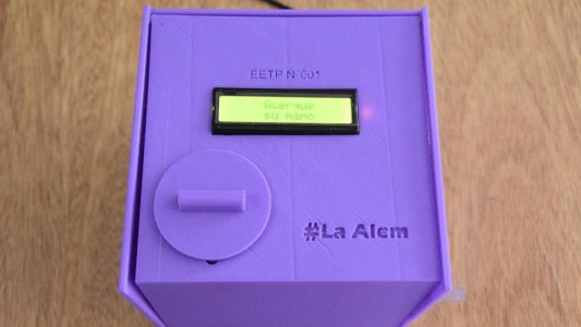 Desde la virtualidad, alumnos desarrollaron un dispositivo para respetar protocolos en la presencialidad