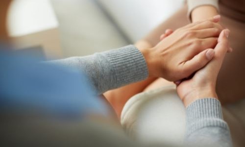 Campaña solidaria para adquirir camas y mesas auxiliares para el Hospital Fernández