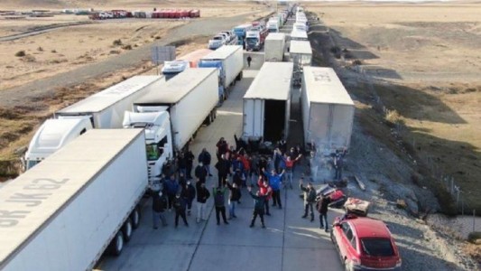 Tierra del Fuego aislada: sigue la protesta de camioneros chilenos