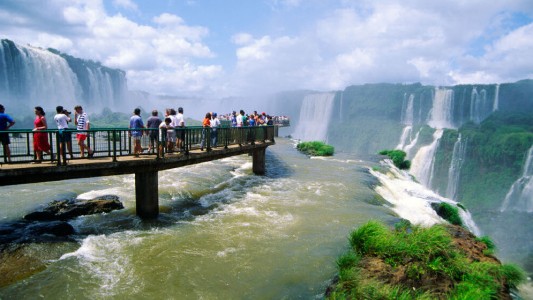 Argentina alcanzó récord de turistas en el primer semestre de este año, con 10 millones de visitantes