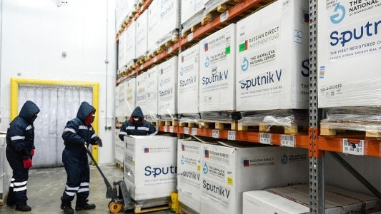 El Gobierno comienza la distribución de las 650.400 dosis de la vacuna Sputnik V
