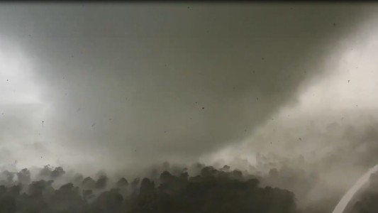 Así se mueve un tornado y provoca innumerables daños