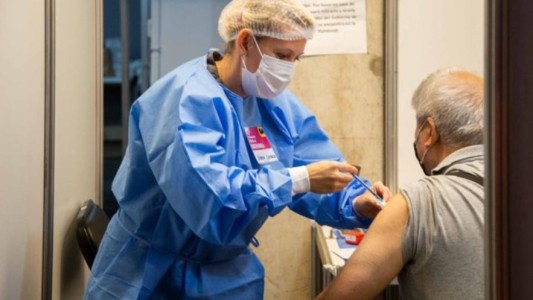 La Ciudad comenzó a vacunar contra el coronavirus a los adultos mayores de 60 años
