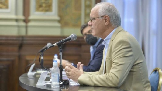 Gollan destacó que "descendió la curva de contagios" en la provincia