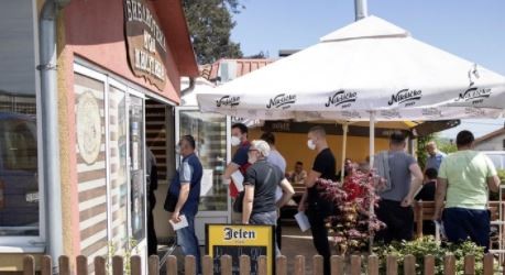 En una iniciativa única en el mundo, Serbia paga 30 dólares por vacunarse