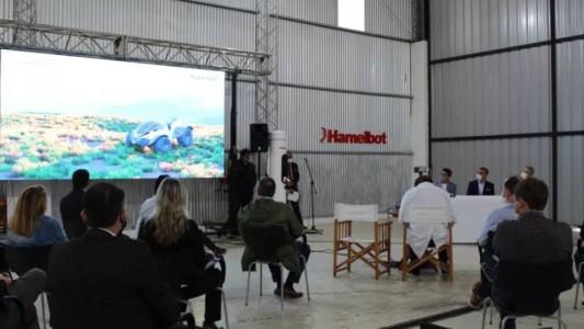 Inauguraron en Misiones una fábrica que producirá autos y tractores eléctricos