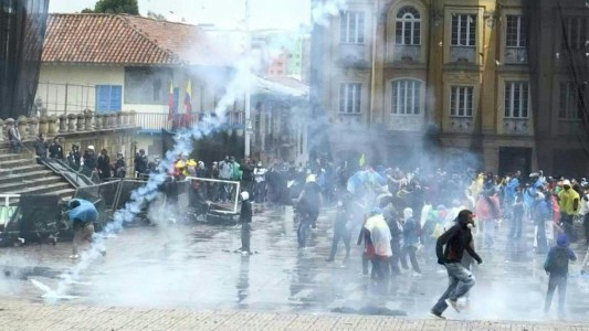 Aumenta presión contra Duque tras las muertes durante protestas en Colombia