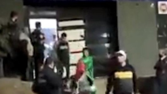 Dispersan a 250 personas que participaban de una fiesta de disfraces clandestina