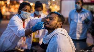 La OMS alerta que la variante india del coronavirus ya está en 44 países