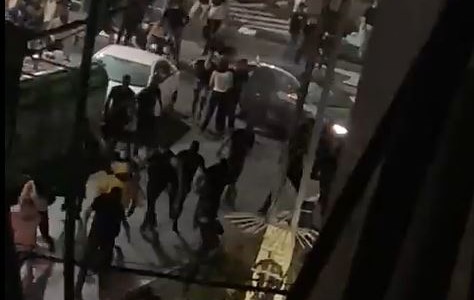 Así atacó una turba árabe a un hombre judío en la calle
