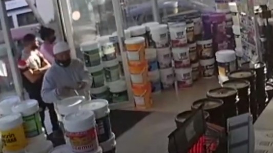 Video: los mecheros que robaron 6 baldes de pintura