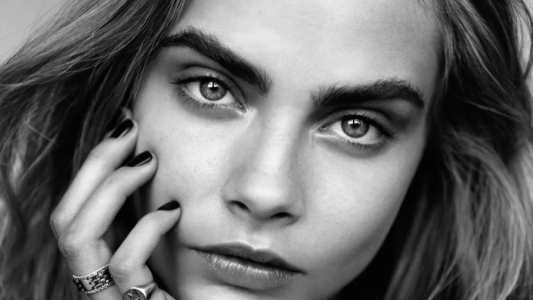 Cara Delevingne rematará una obra de arte digital sobre su vagina
