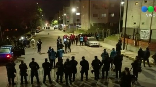 Barrio Padre Mugica: Vecinos que reclamaban seguridad aplaudieron a la policía