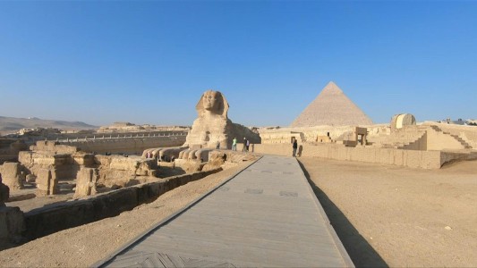 Egipto vacuna a empleados del sector del turismo