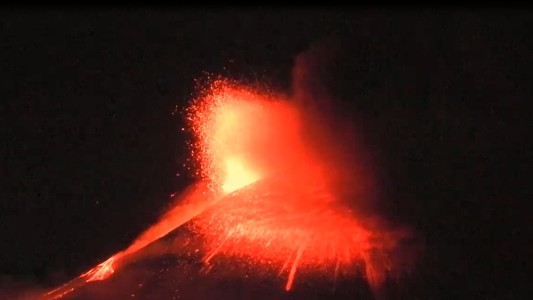 Increíbles imágenes de la nueva erupción del volcán Etna