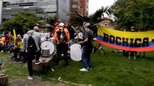 Hinchas protestan contra la Copa América en Colombia