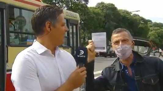 El festejo de Gustavo Garzón tras recibir la vacuna Sputnik V