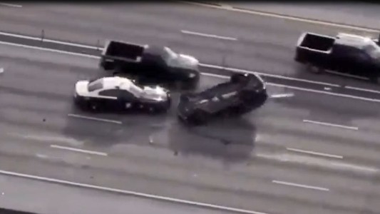 Cinco menores protagonizan una persecución, choque y vuelco en una autopista