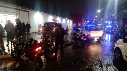 Robaron una camioneta, se tirotearon con la policía, chocaron y terminaron detenidos en Ciudadela