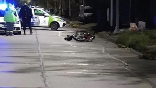 Un policía federal mató a un "motochorro" e hirió a otro en un intento de asalto en Wilde