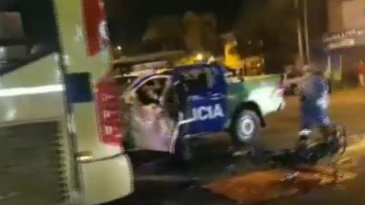 Dos policías heridos al chocar un patrullero contra un colectivo en Tigre